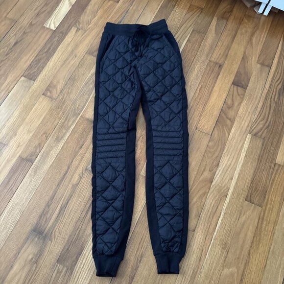 Alo Yoga Airbrush Winter Warm Moto Puffer Pants Women's Black Quilted Size XXS - Picture 1 of 6